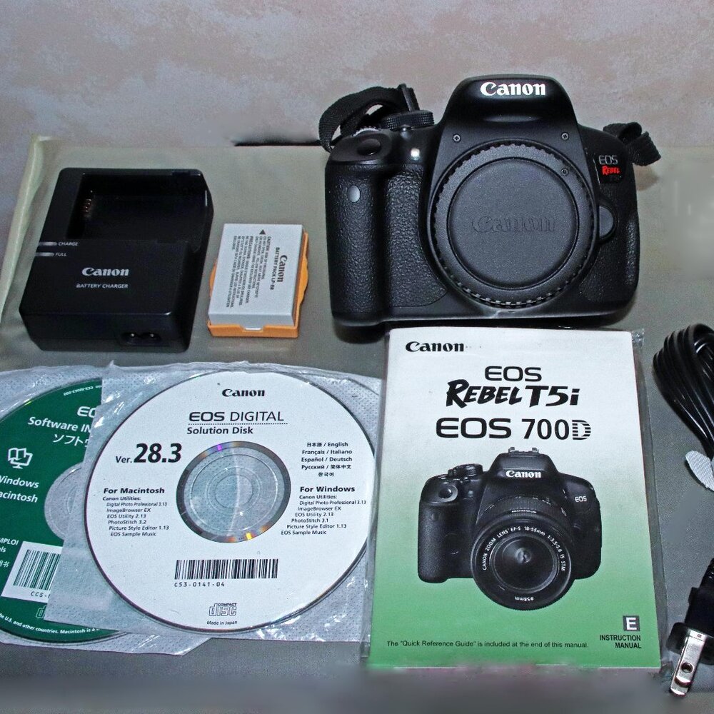 Canon T5i Body Only +LP-E8, Charger, USB, Strap, Mint, Low Use 548 Shutter Count